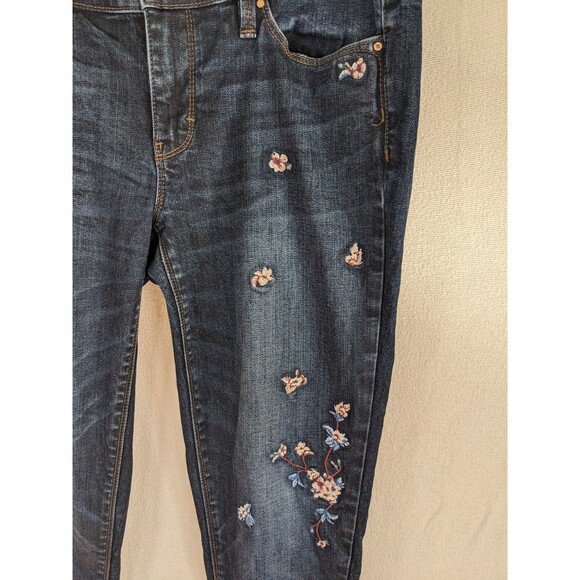 White House Black Market Girlfriend Jeans Floral Embroidery Low Rise Sz 6 Denim - Picture 4 of 10